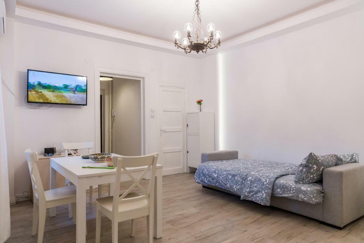 شقة White Nights Of Old Town بوخارست المظهر الخارجي الصورة